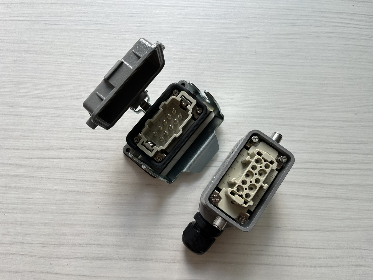 Đầu nối cáp điện 10 chân 16A đế âm hãng Degson