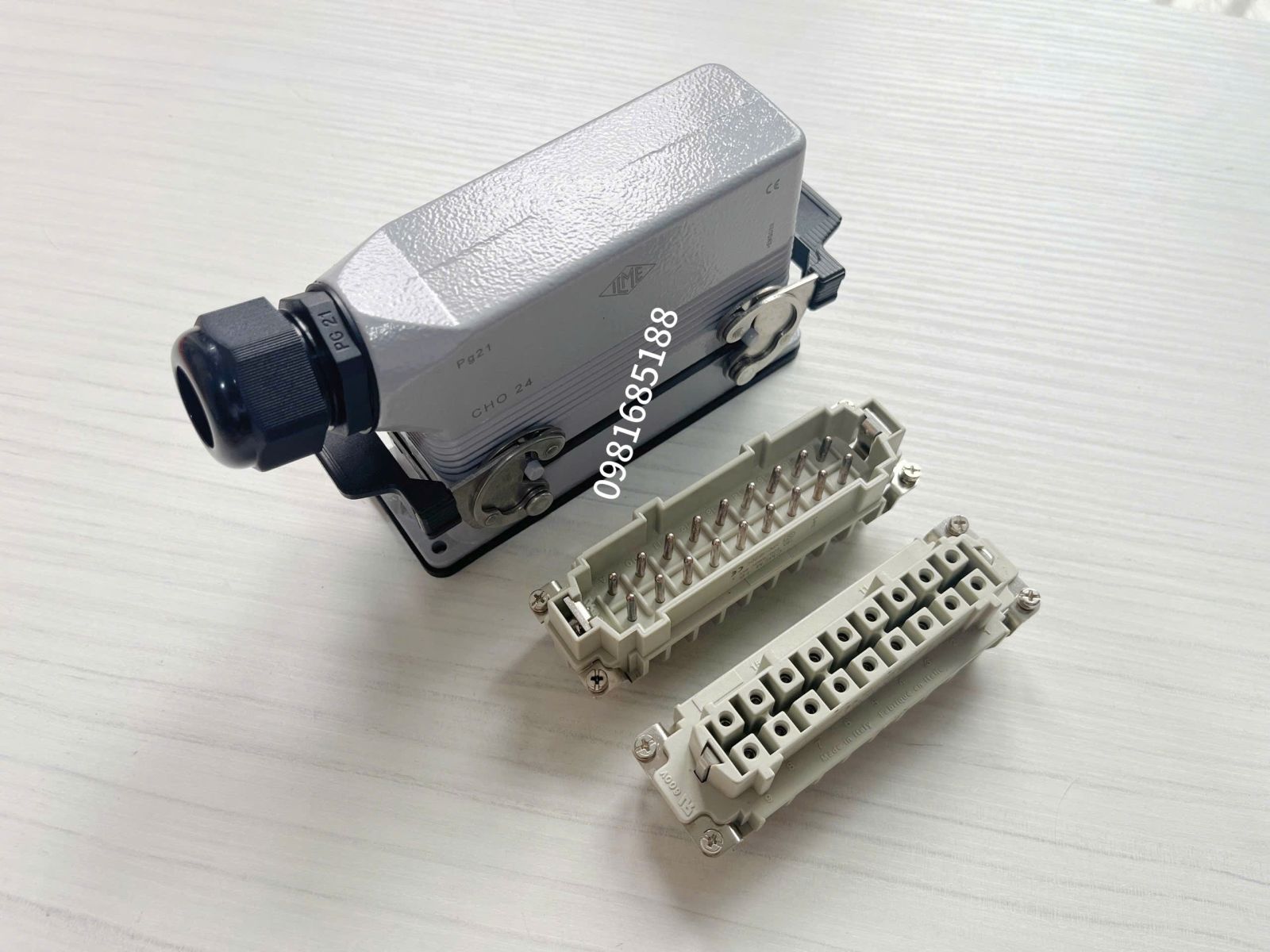 Giắc cắm 18 chân 16A vuông 2 khóa ILME