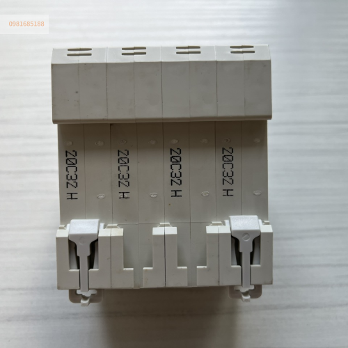 CB đóng cắt điện 4P 32A CABH-63DC 4P 32A Hãng Chanan