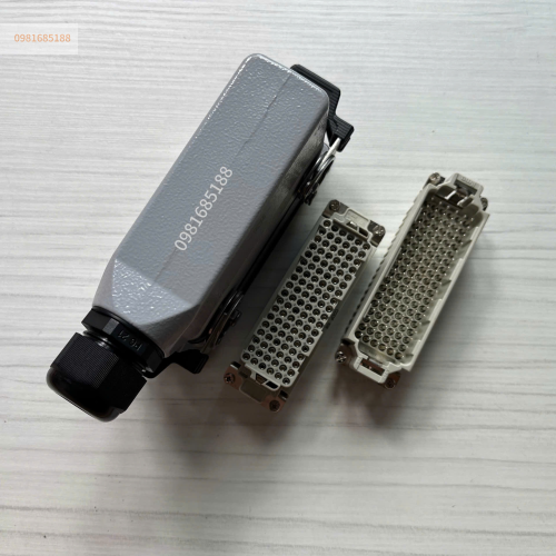 Giắc cắm 108 chân 10A đầu ra cáp phía bên pg21 loại khóa kép