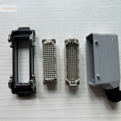Giắc cắm 108 chân 10A đầu ra cáp phía bên pg21 loại khóa kép